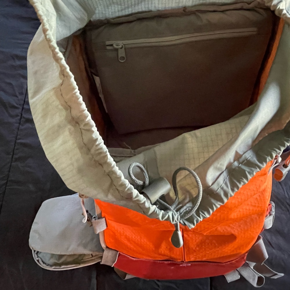 Amazon basics camera backpack - Picture 6 of 6